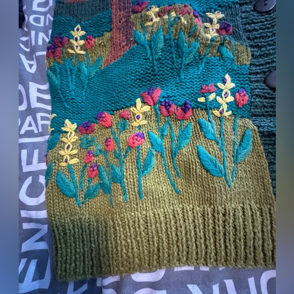 Woman’s gently worn vintage “Fall” themed cardigan hand knitted - Picture 13 of 16